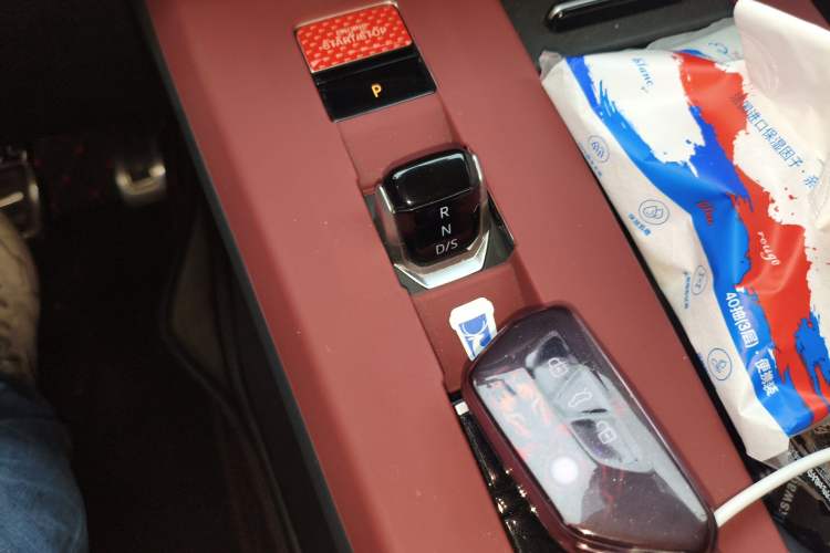 Used Volkswagen Tavendor 2024 380TSI All-Wheel-Drive R-Line Cruise Premium Edition Gear Lever