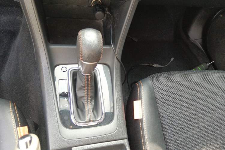 Used Subaru XV 2015 2.0i Special Edition Sport Model Gear Lever