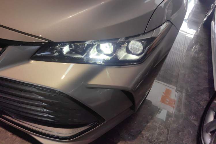 Used Toyota Avalon 2019 Dual-Engine 2.5L Luxury Edition China VI Standard