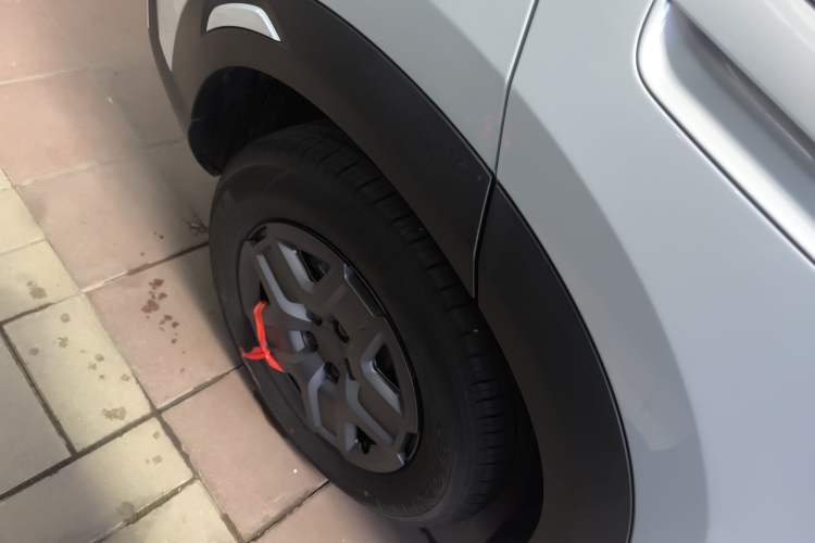 Used BYD Yuan UP 2025 Intelligent Driving Version 401 KM Dynamic Edition Right Rear Wheel Hub