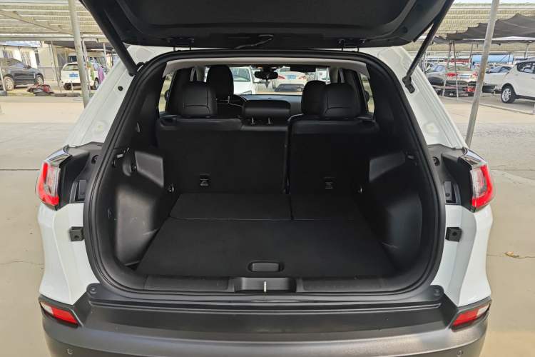 Used Jeep Cherokee 2019 2.0T Four-Wheel Drive Explorer Edition China VI Emission Standard