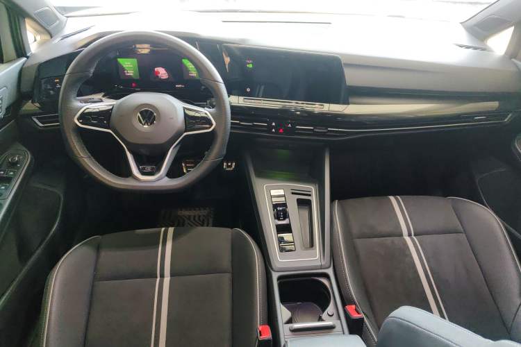 Used Volkswagen Golf 2021 280TSI DSG R-Line Center Console