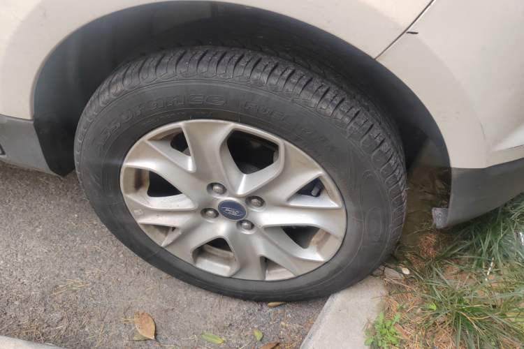 Used Ford EcoSport 2013 1.5L Automatic Fashion Model Right Front Wheel Hub