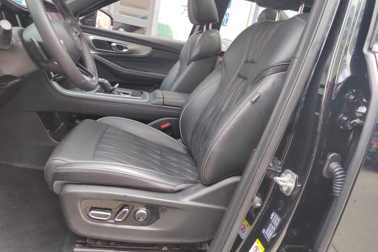 Used GAC Trumpchi GS8 2022 Linghang Series 2.0 TGDI Two-Wheel-Drive Luxury Smart Connectivity Version (7 Seats) Left Front Seat