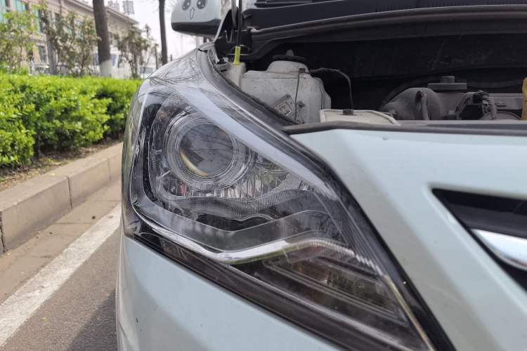 Used Hyundai Verna (older generation) 2016 1.4L Automatic Smart GLS Right Front Headlight