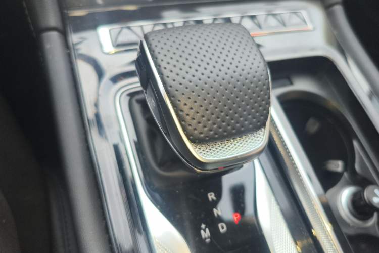 Used Hongqi H5 2024 2.0T Automatic Smart Connect Flagship Edition