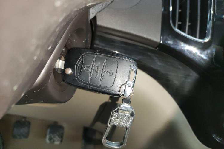 Used Baojun 730 2014 1.5L Manual Luxury Navigation ESP Version 7 Seats