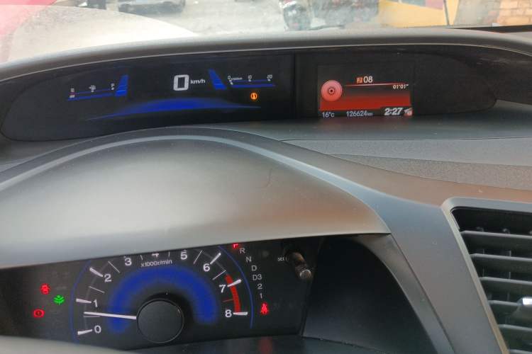 Used Honda Civic 2014 1.8L automatic luxury edition
