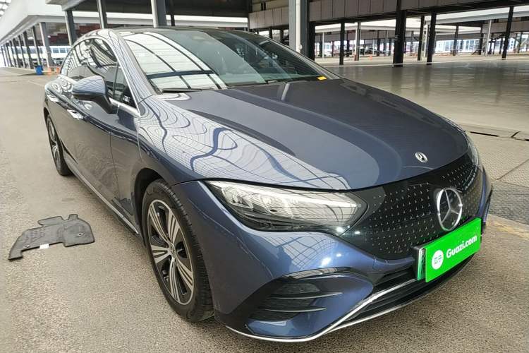 Used Mercedes-Benz EQE 2022 350 Luxury Edition Front Right 45 Deg