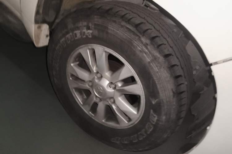 Used Toyota Land Cruiser 2012 4.0L Automatic VX Right Front Wheel Hub