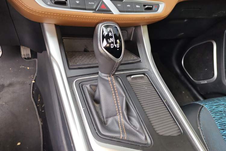 Used Geely Auto Vision X6 2018 1.4T CVT 4G Connected Luxury Version
