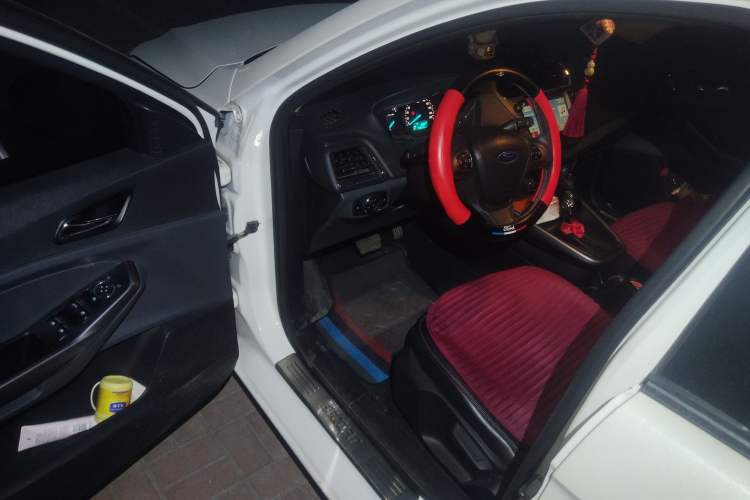 Used Ford Escort 2015 1.5L Automatic Fashion Model
