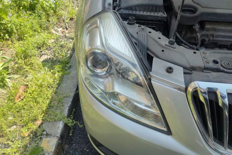 Used Buick Excelle 2015 1.5L Automatic Classic Model Right Front Headlight