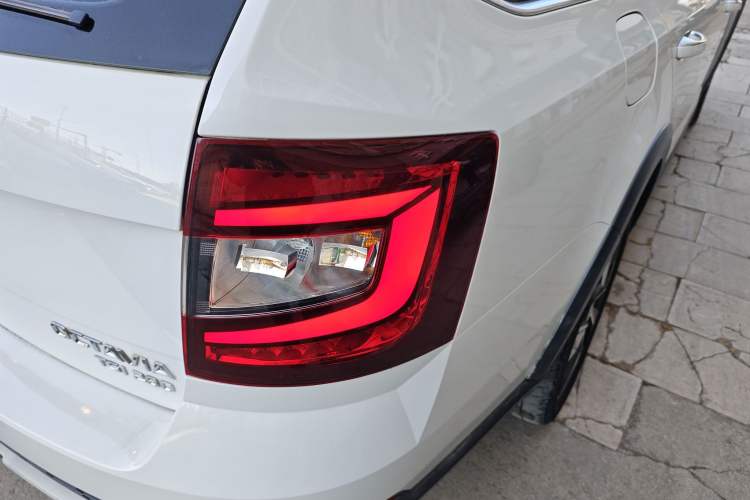 Used Skoda Octavia 2019 TSI280 DSG Luxury Edition Station Wagon China VI Standard