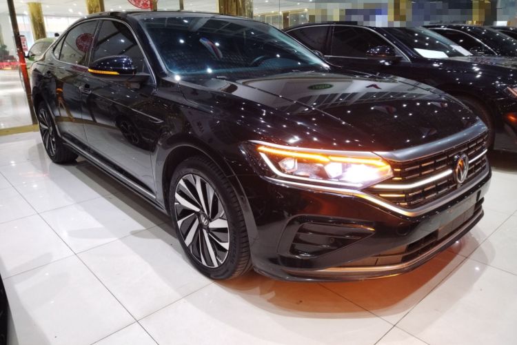 Used Volkswagen Passat 2022 330TSI Luxury Edition Custom Version
