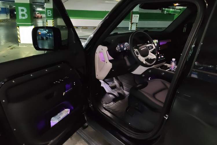 Used Land Rover Defender 2025 110 3.0T P400 X-Dynamic SE Driver Seat