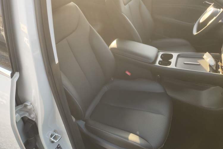 Used Baojun Yunhai 2024 60km Plug-in Hybrid Version