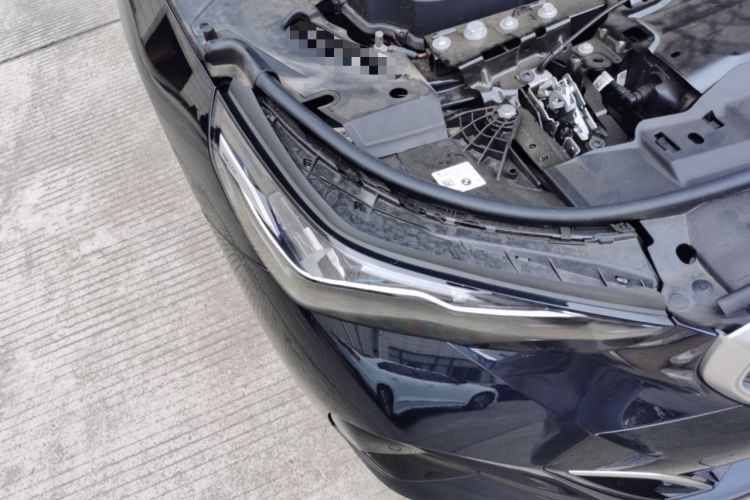 Used BMW 5 Series 2025 530Li Luxury Edition M Sport Package Right Front Headlight