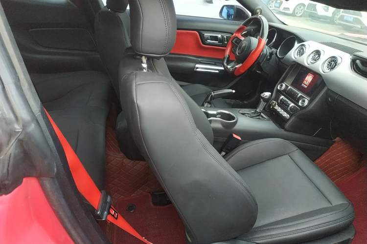 Used Ford Mustang 2015 2.3T Automatic U.S.-Spec Version
