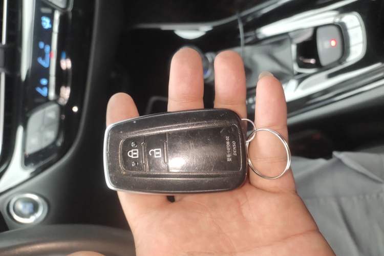 Used Toyota IZOA 2018 2.0L Yichi Version China VI Standard