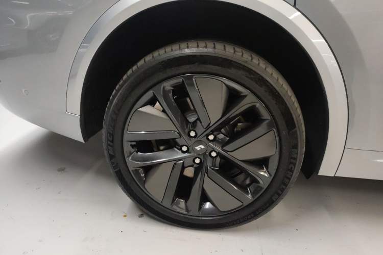 Used Li Auto L9 2023 Pro Model Exterior 5