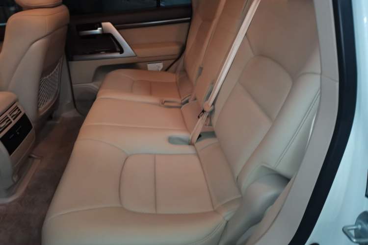 Used Toyota Land Cruiser 
