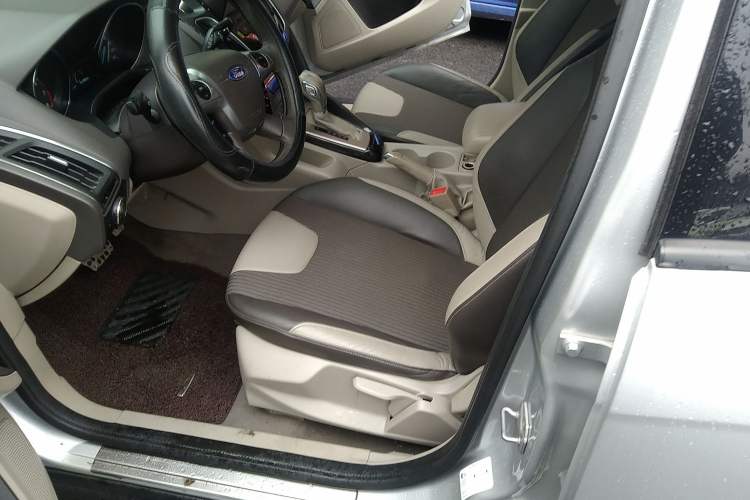 Used Ford Focus 2012 Hatchback 1.6L Automatic Fashion Edition Left Front Seat