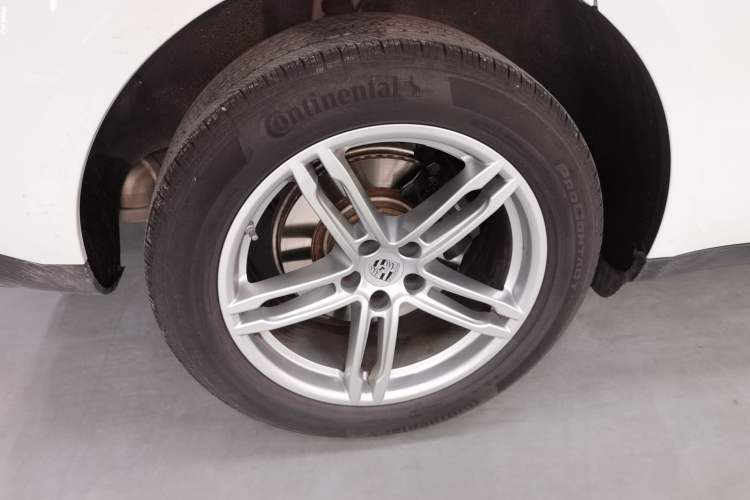 Used Porsche Macan 2024 Macan 2.0T Right Rear Wheel Hub