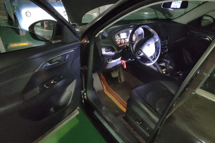 Used BORGWARD BX7 2016 28T Two-Wheel Drive Luxury Version 5 Seats