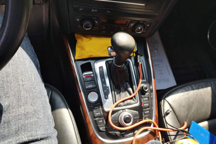 Used Audi Q5 2011 2.0TFSI Comfort Version Gear Lever