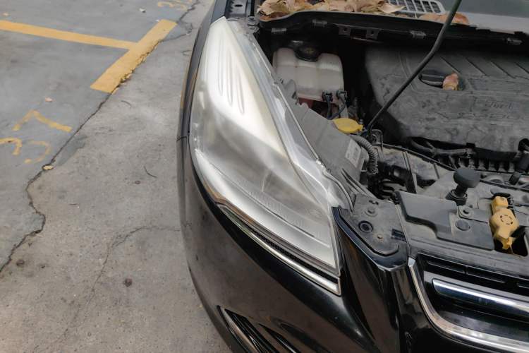 Used Ford Kuga 2015 1.5L GTDi Two-Wheel-Drive Comfort Model Right Front Headlight