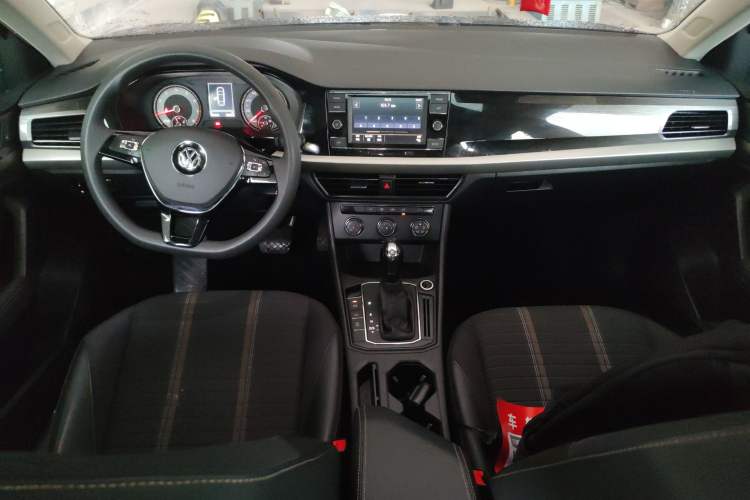 Used Volkswagen Lavida 2019 1.5L Automatic Vision Edition China VI Standard Center Console