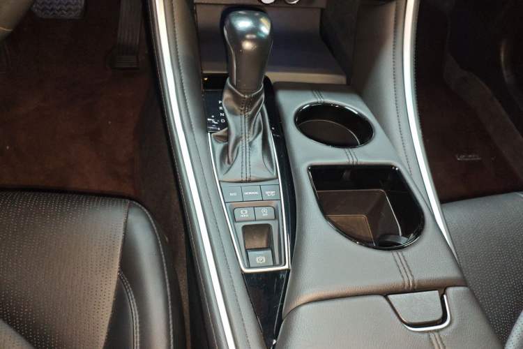 Used Toyota Avalon 2022 2.5L Luxury Edition Gear Lever
