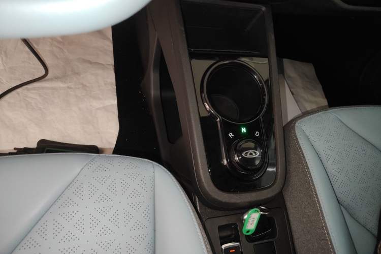 Used Chery QQ Little Ant 2022 Sweet Pink Edition Half-Sugar Version 3-Cell Lithium 30kW 301km Gear Lever