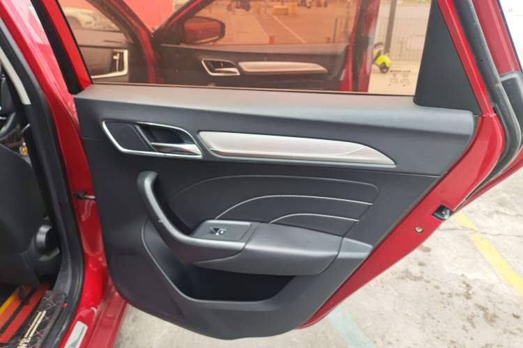 Used Roewe i6 New Energy 2017 45T Hybrid Connect & Smart Enjoyment Edition