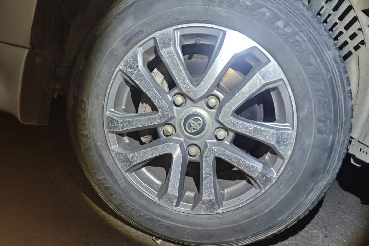 Used Toyota Land Cruiser 2015 4.0L V6 Middle East Low-Trim Version