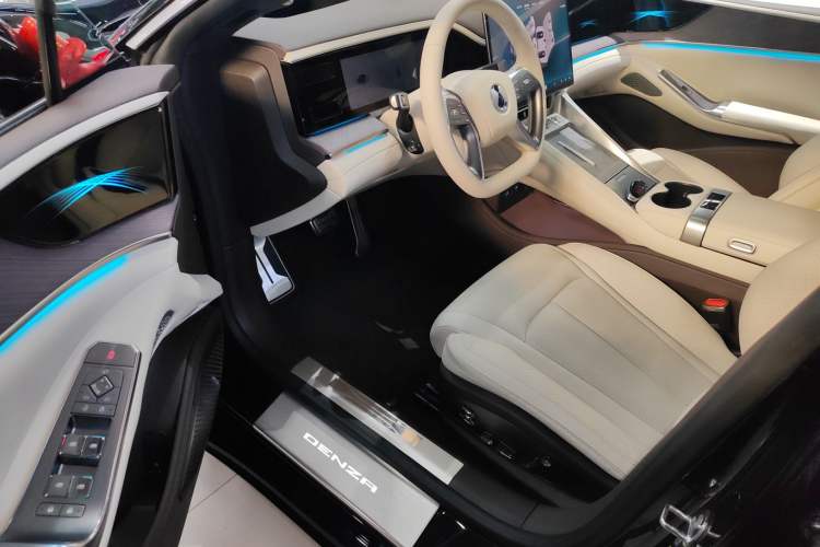 Used Denza Z9 2024 1100 km Four-Wheel Drive Max Version Driver Seat