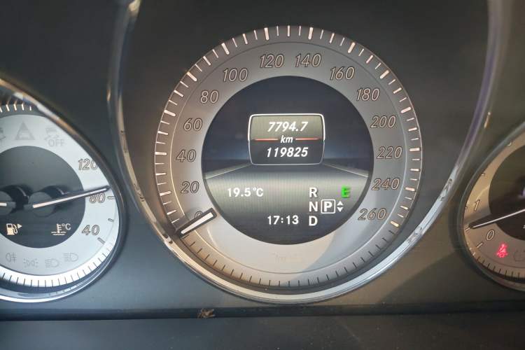 Used Mercedes-Benz GLK-Class 2013 GLK 300 4MATIC Dynamic Sunroof Model Odometer Close Up