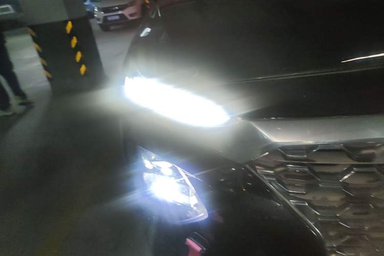 Used Hyundai Santa Fe 2020 380 TGDi Automatic Two-Wheel Drive GLS Luxury Edition Right Front Headlight