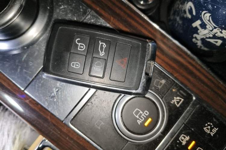 Used Land Rover Range Rover 2013 NA 5.0 V8 Vogue SE