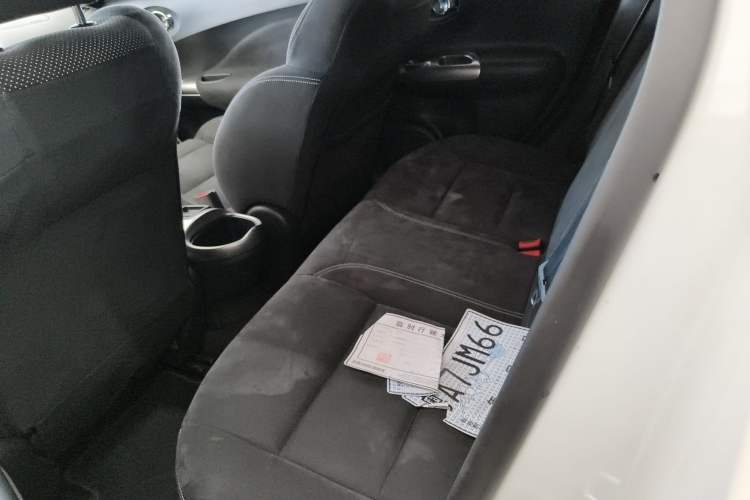 Used Infiniti ESQ 2014 1.6L Spontaneous Edition Interior 4