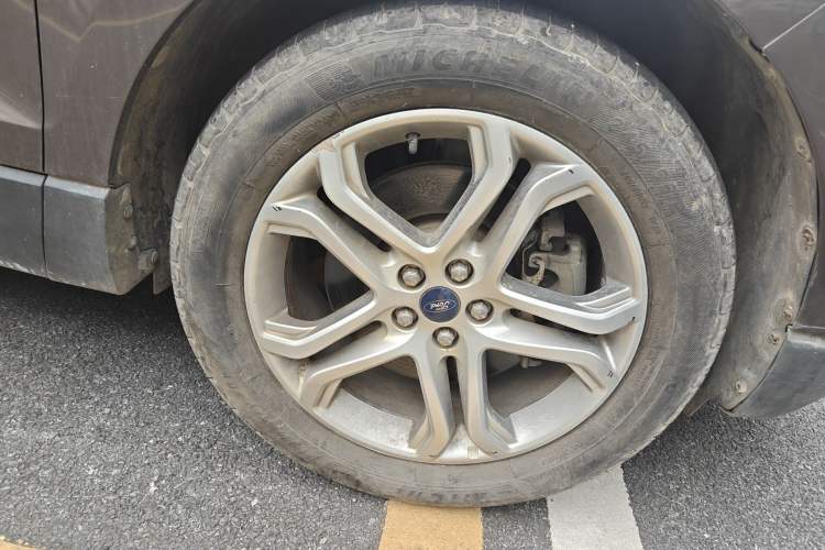 Used Ford Edge 2018 EcoBoost 245 Two-Wheel-Drive Titanium 7-Seater China V Standard Right Front Wheel Hub