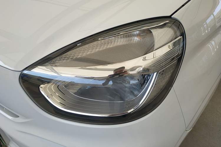 Used Roewe Clever 2021 302 km New Four-Seater Super-Efficient Version Left Front Headlight