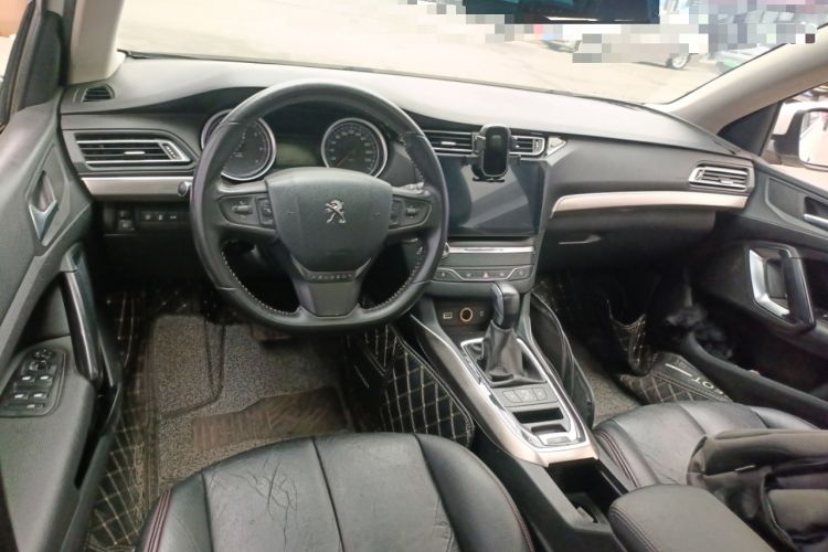 Used Peugeot 408 2015 1.2T Automatic Luxury Edition Center Console