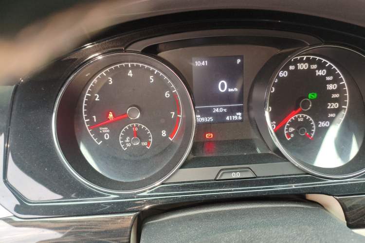 Used Volkswagen Lamando 2015 280TSI DSG Comfort Edition Odometer Close Up