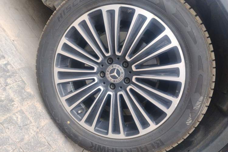 Used Mercedes-Benz GLC 2018 GLC 200 4MATIC Right Front Wheel Hub