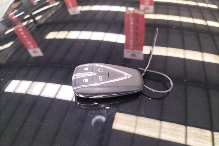 Used Changan UNI-V iDD 2024 Blue Whale Smart Electric iDD 136km Luxury Model