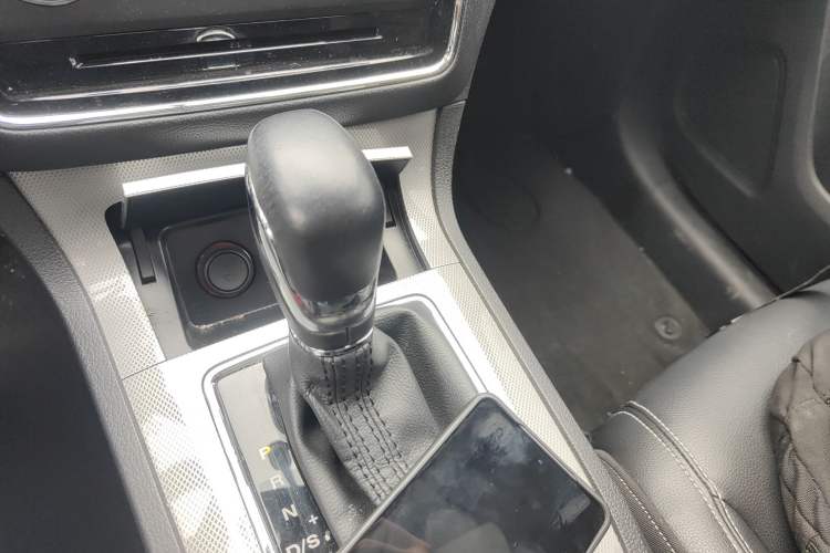 Used Roewe RX5 2016 20T Two-Wheel Drive Automatic Flagship Edition Gear Lever