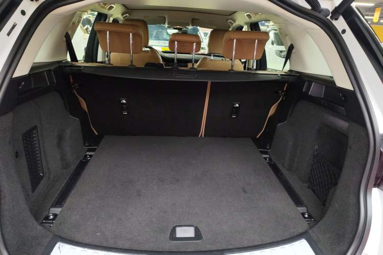 Used Land Rover Discovery Sport New Energy 2024 1.5T P300e Plug-in Hybrid Electric Version Trunk