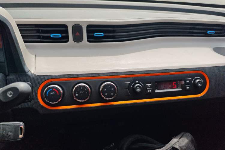 Used Wuling Hongguang MINIEV 2020 Enjoyment Model Lithium Iron Phosphate Audio And AC Panel